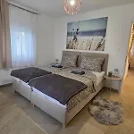 Velebitska *